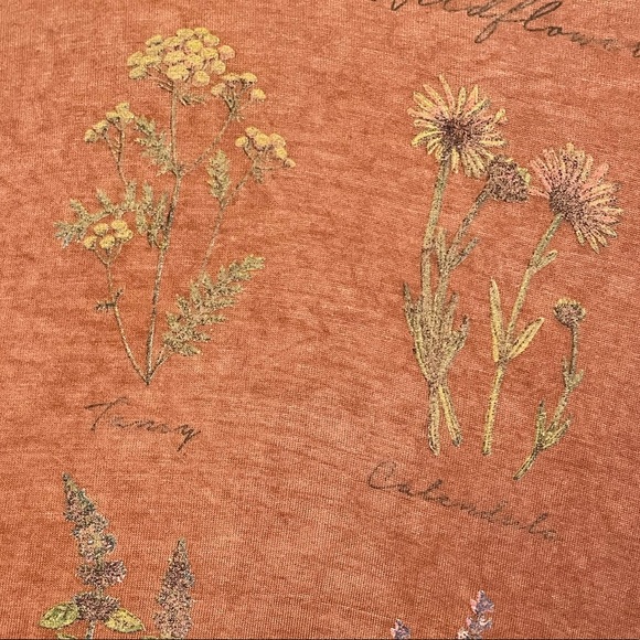 S/M Peach Wildflower Intentionally Faded T-Shirt 🌺🌾🌸 - Picture 4 of 9